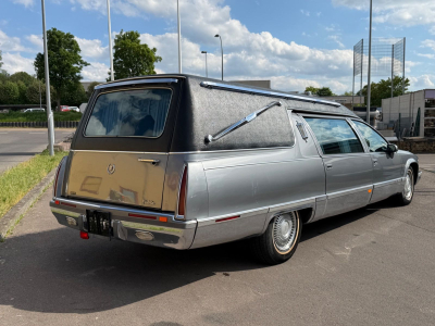 Cadillac Fleetwood 5.7 / LEICHENWAGEN / KRYSTAL / SARG