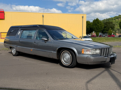 Cadillac Fleetwood 5.7 / LEICHENWAGEN / KRYSTAL / SARG