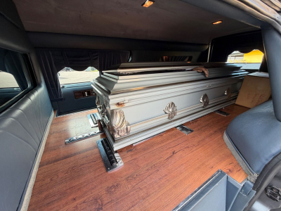 Cadillac Fleetwood 5.7 / LEICHENWAGEN / KRYSTAL / SARG