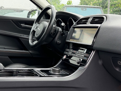 Jaguar XE Prestige/1.HAND/SCHECKHEFT/