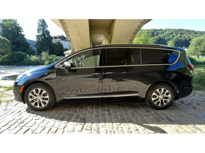 Chrysler Pacifica Limited Pinnacle Hybrid DVD FULL