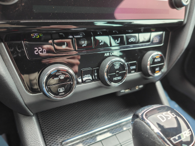 Skoda Octavia Combi RS 2.0 TDI DSG 4X4 CARPLAY GPS SIEGES CHAUFF