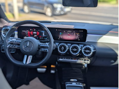 Mercedes-Benz CLA 200 Shooting Brake AMG LINE * CAMERA 360 * PANORAMA * 7G-DCT