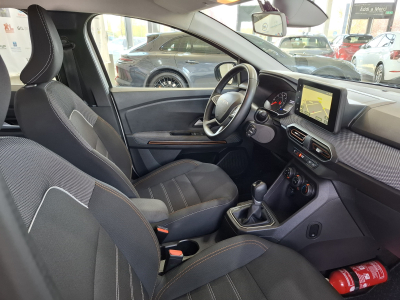 Dacia Sandero 1.0 TCe 90 Stepway, B.Auto., 1 HAND, CAMERA, NAVI, PDC, REGULATEUR / LIMITEUR, ANGLE MORT,