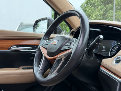 Cadillac XT5 Platinum AWD