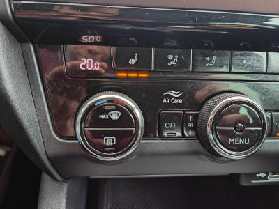 Skoda Octavia 1.6 TDI DSG CARPLAY APS AV/AR SIEGES CHAUFFANTS CRUISE