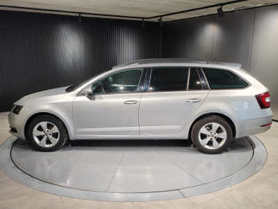 Skoda Octavia 1.6 TDI DSG CARPLAY APS AV/AR SIEGES CHAUFFANTS CRUISE
