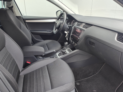 Skoda Octavia 1.6 TDI DSG CARPLAY APS AV/AR SIEGES CHAUFFANTS CRUISE