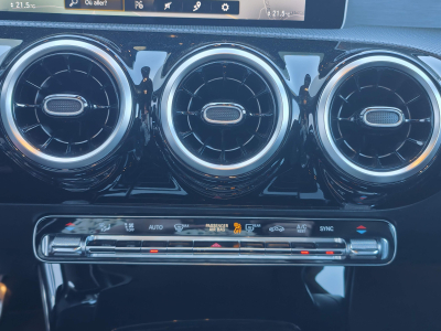 Mercedes-Benz CLA 180 1.3 SB PACK AMG CAMERA GPS CARPLAY