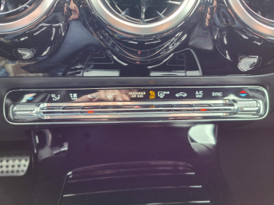 Mercedes-Benz A 180 180D PACK AMG CAMERA GPS CARPLAY LED SIEGES ELECTRIQUES