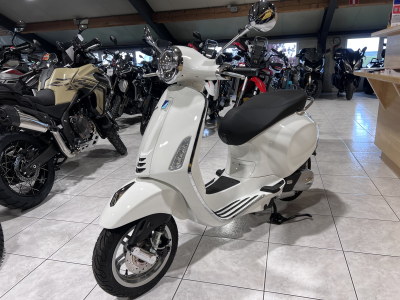 Vespa Primavera 125 BLANC