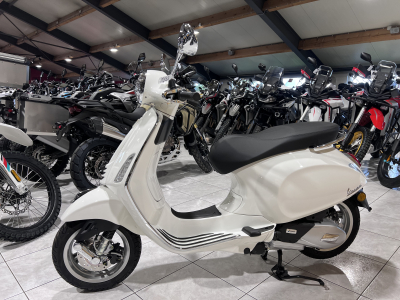 Vespa Primavera 125 BLANC