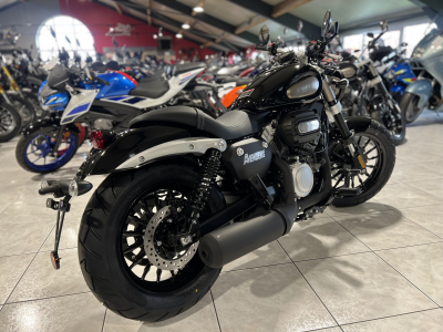 Benda Avengers 125 