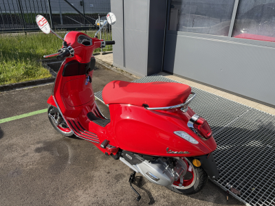 Vespa Primavera 125 RED
