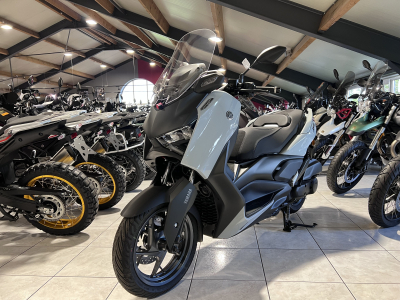 Yamaha X-Max 125 TECH MAX +