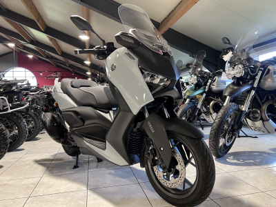 Yamaha X-Max 125 TECH MAX +