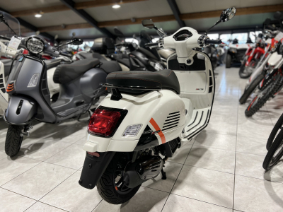 Vespa GTS Super Sport 125 Blanc