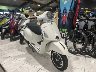 Vespa GTS Super 125