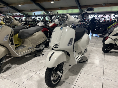 Vespa GTS Super 125