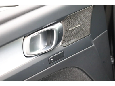 Volvo XC40 2.0 B4 MHD 197 Black Edition