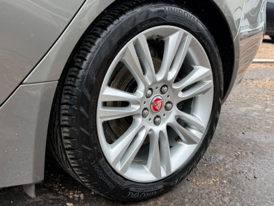 Jaguar XE Prestige/1.HAND/SCHECKHEFT/