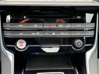 Jaguar XE Prestige/1.HAND/SCHECKHEFT/