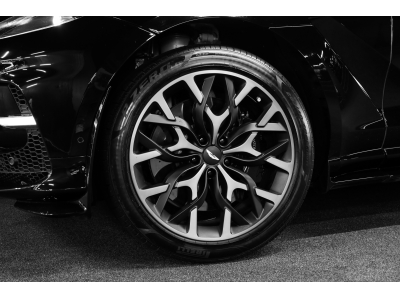 Aston Martin DBX 707 - ONYX BLACK