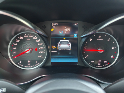 Mercedes-Benz GLC 220 GLC 220d 4MATIC PACK AMG CARPLAY SUSPENSION PNEU CAMERA 360