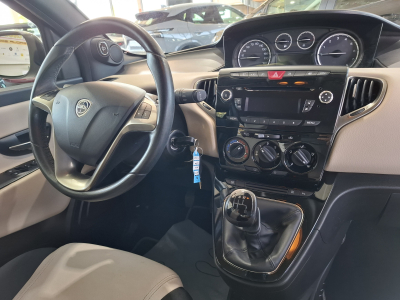 Lancia Ypsilon 1.2 1HAND, BLUETOOTH, PDC AV+ARR.,
