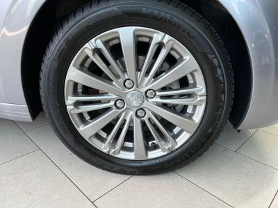 Peugeot 208 Signature 110, NAVI, PDC , BLUETOOTH, LED, KM 30000