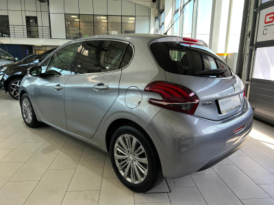 Peugeot 208 Signature 110, NAVI, PDC , BLUETOOTH, LED, KM 30000