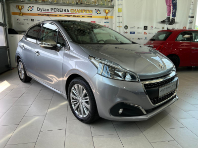 Peugeot 208 Signature 110, NAVI, PDC , BLUETOOTH, LED, KM 30000