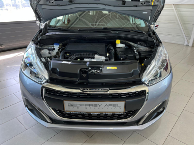 Peugeot 208 Signature 110, NAVI, PDC , BLUETOOTH, LED, KM 30000