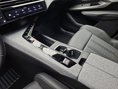 Peugeot 3008 1.2 Hybrid 145 E-DSC6 GT