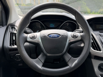 Ford Focus Lim. Trend 1.6/5xTürer/1.HAND/