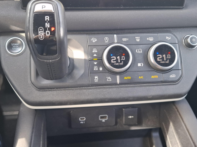 Land-Rover Defender 110 3.0 D MHEV D300 X-Dynamic SE