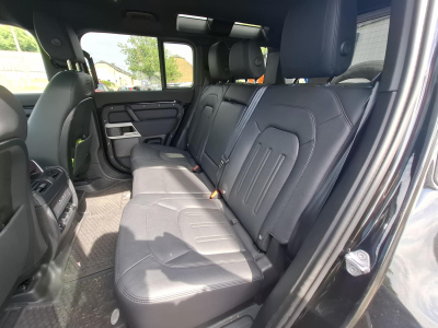 Land-Rover Defender 110 3.0 D MHEV D300 X-Dynamic SE