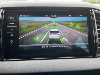 Skoda Karoq 2.0 Tsi Sportline DSG 4x4 Pano AHK Keyless ACCIDENTE