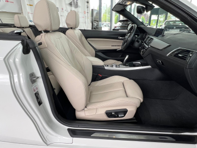 BMW 220 iA  184 CABRIO ,SPORT PAKET, 1 HAND, VOLANT M, CARPLAY, NAVI, LED,CAMERA, GARANTIE