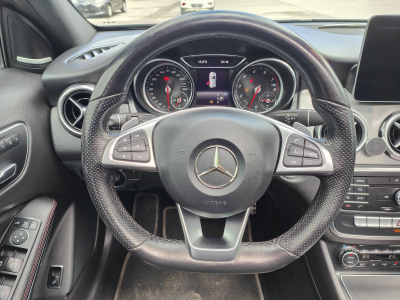 Mercedes-Benz GLA 200 GLA200 7G-DCT PACK AMG GPS TOIT OUVRANT PANO SIEGES CHAUFFANTS