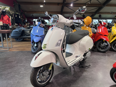 Vespa GTS Super Tech 125