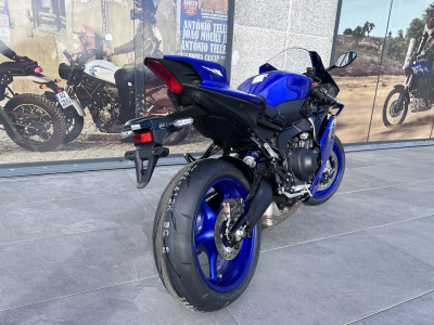 Yamaha R9 