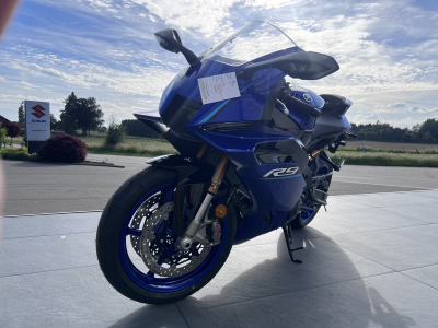 Yamaha R9 