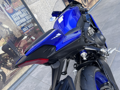 Yamaha R9 