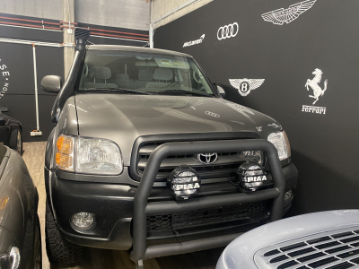 Toyota Sequoia SR5 V8  4WD 8 places