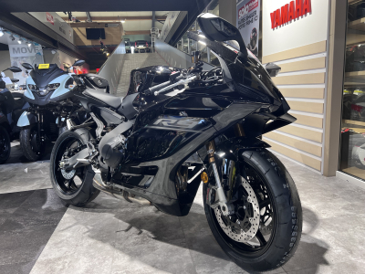 Yamaha R9 