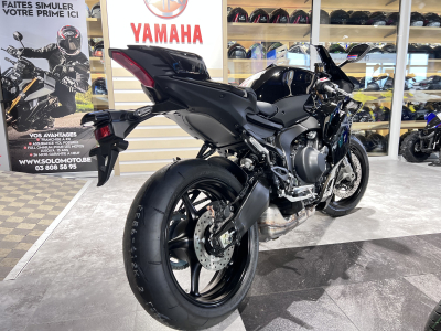Yamaha R9 