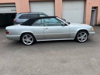 Mercedes-Benz E 320 AMG Line - W124