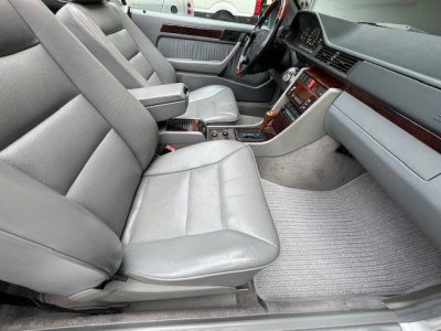 Mercedes-Benz E 320 AMG Line - W124