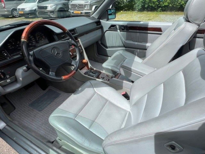 Mercedes-Benz E 320 AMG Line - W124
